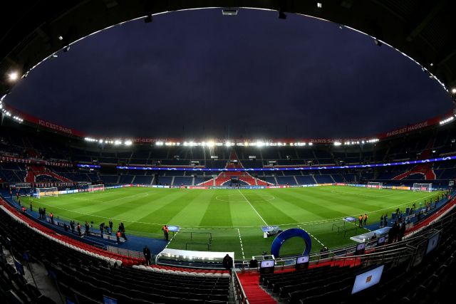 Psg Allowing Supporters Into The Parc Des Princes To Watch