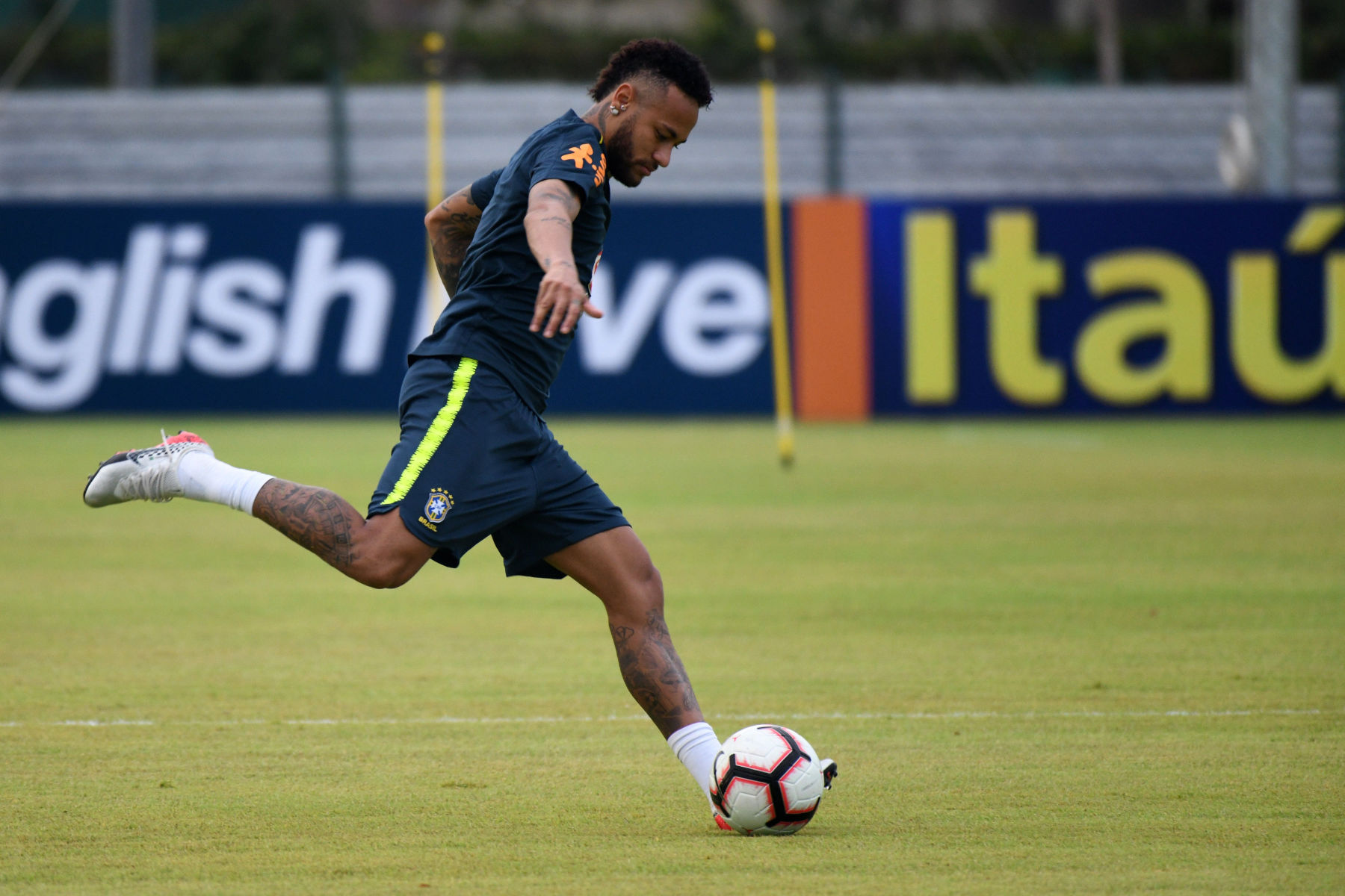 Video: Neymar Almost Scores a Superb Chip Goal During Training