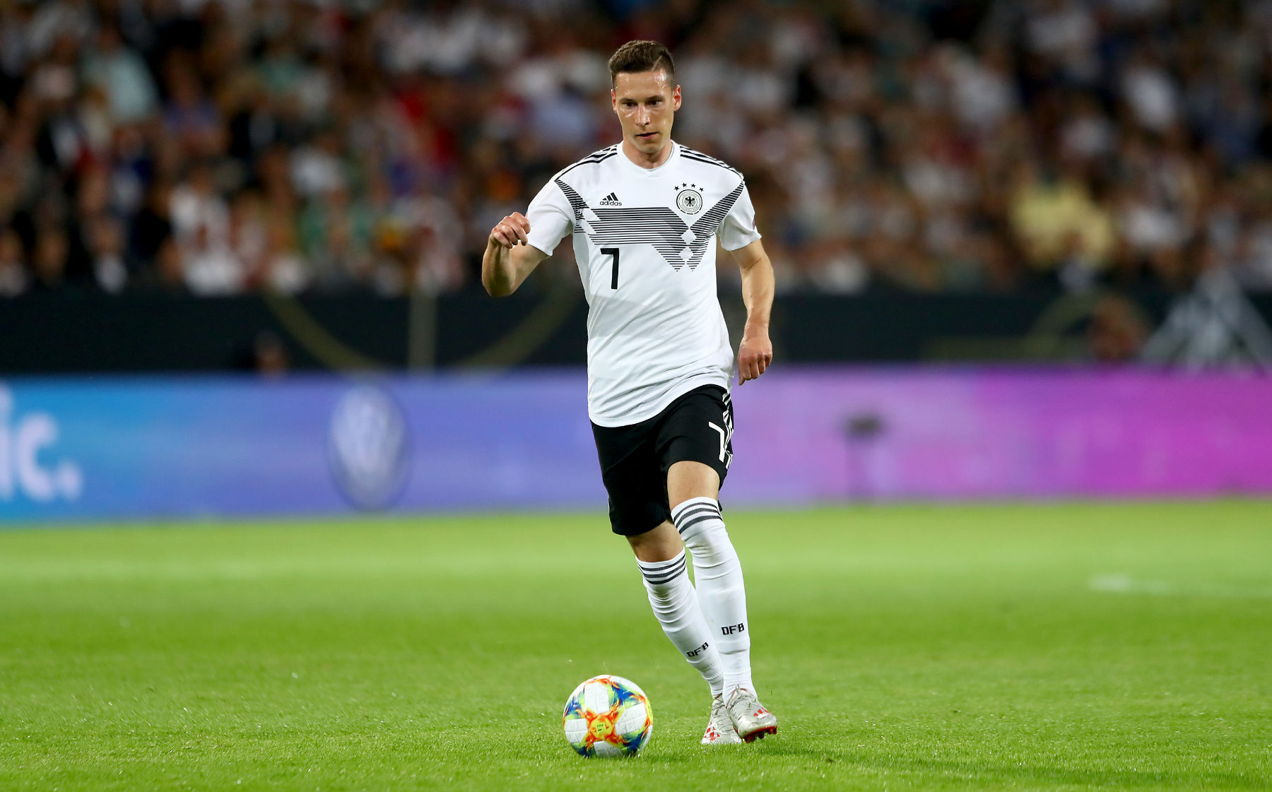 Julian Draxler élu 'Ballon d'Or' et Bravo 'Gant d'Or' de la Coupe des  Confédérations 