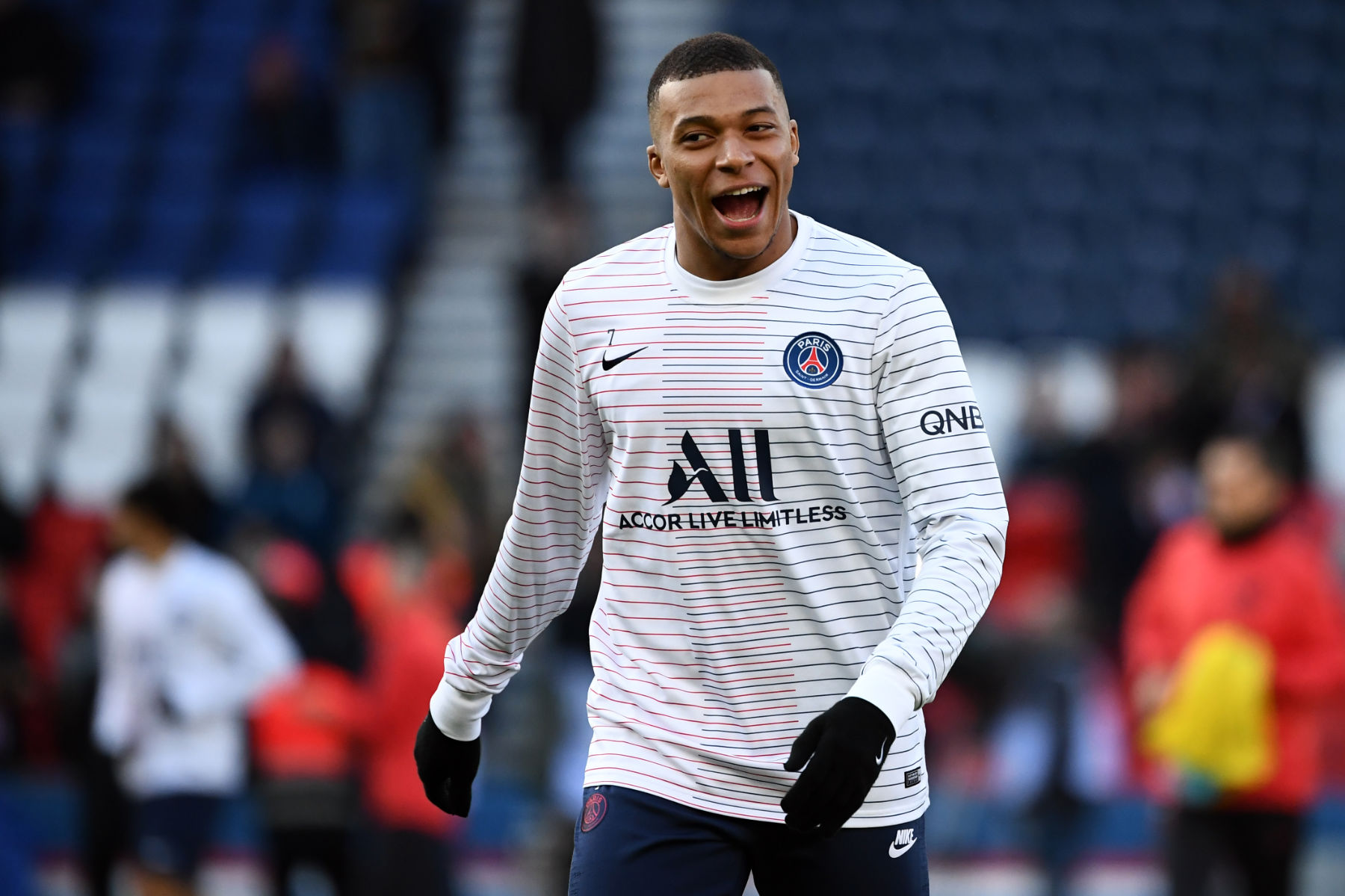 Kylian Mbappé Shows His Love For Paris Saint-Germain on ...