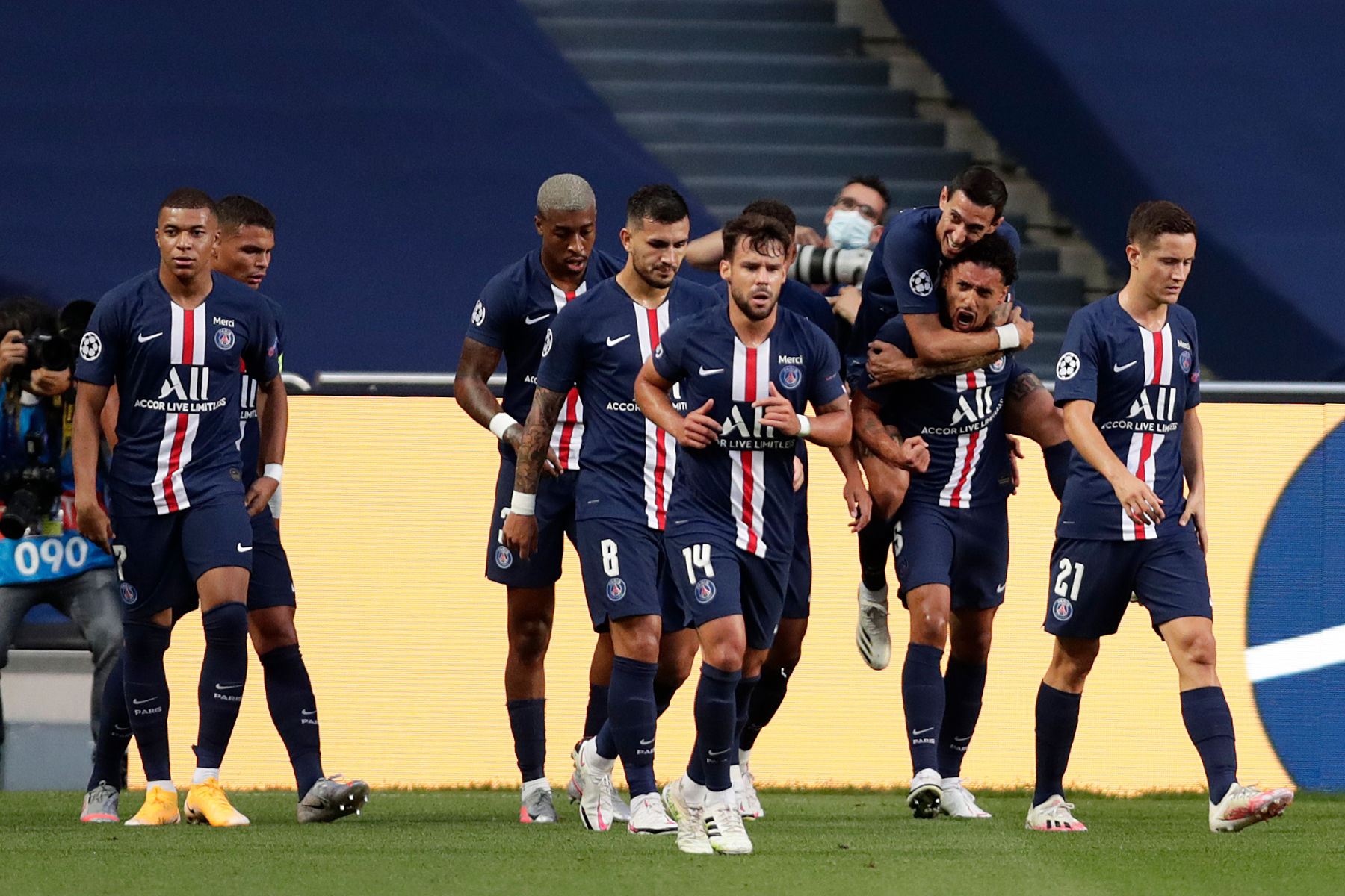 French Football Showing Support for PSG Ahead of Champions League Final