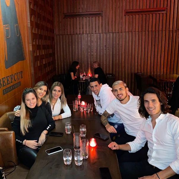 Photo: Edinson Cavani Has Dinner With Former PSG Teammates - PSG Talk