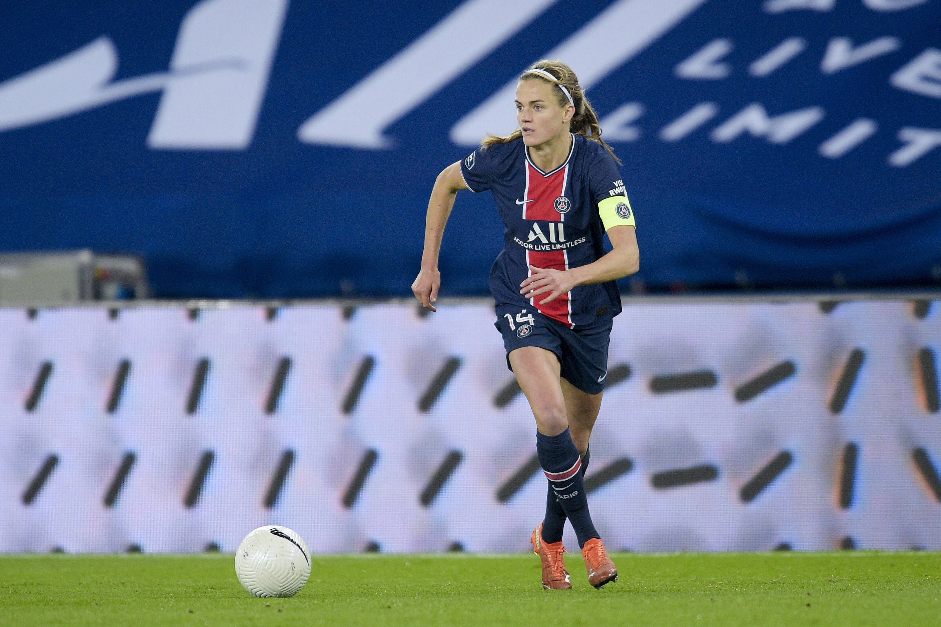 Video It S Amazing To Play In A Stadium Like This Psg Feminine Captain On The Parc Des Prince Providing Motivation To The Squad Psg Talk