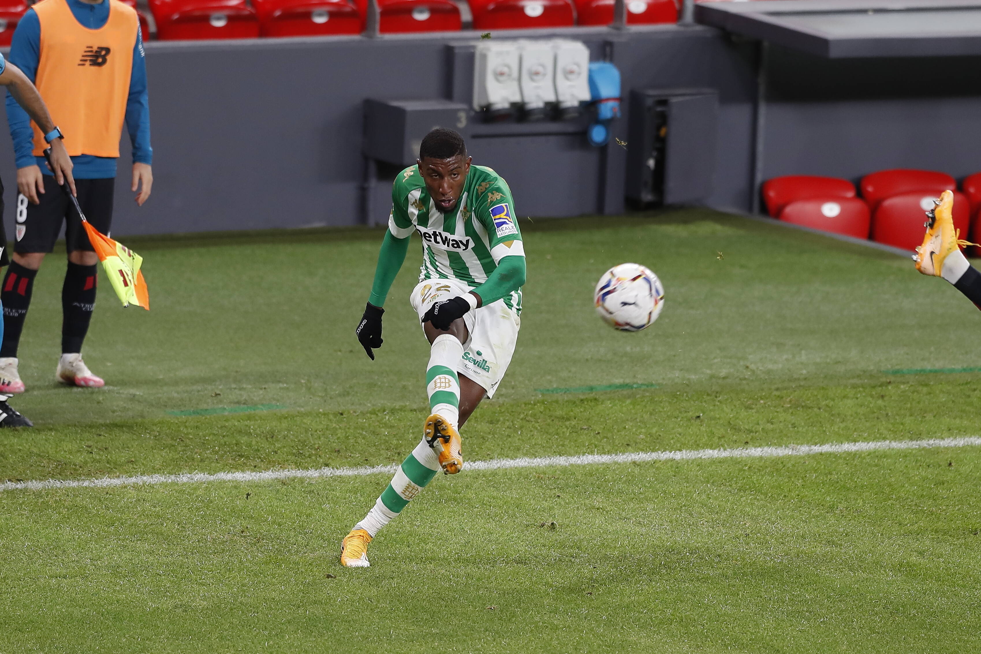 Report Psg Displays Interest In Real Betis Right Back To Help Strengthen The Position Psg Talk