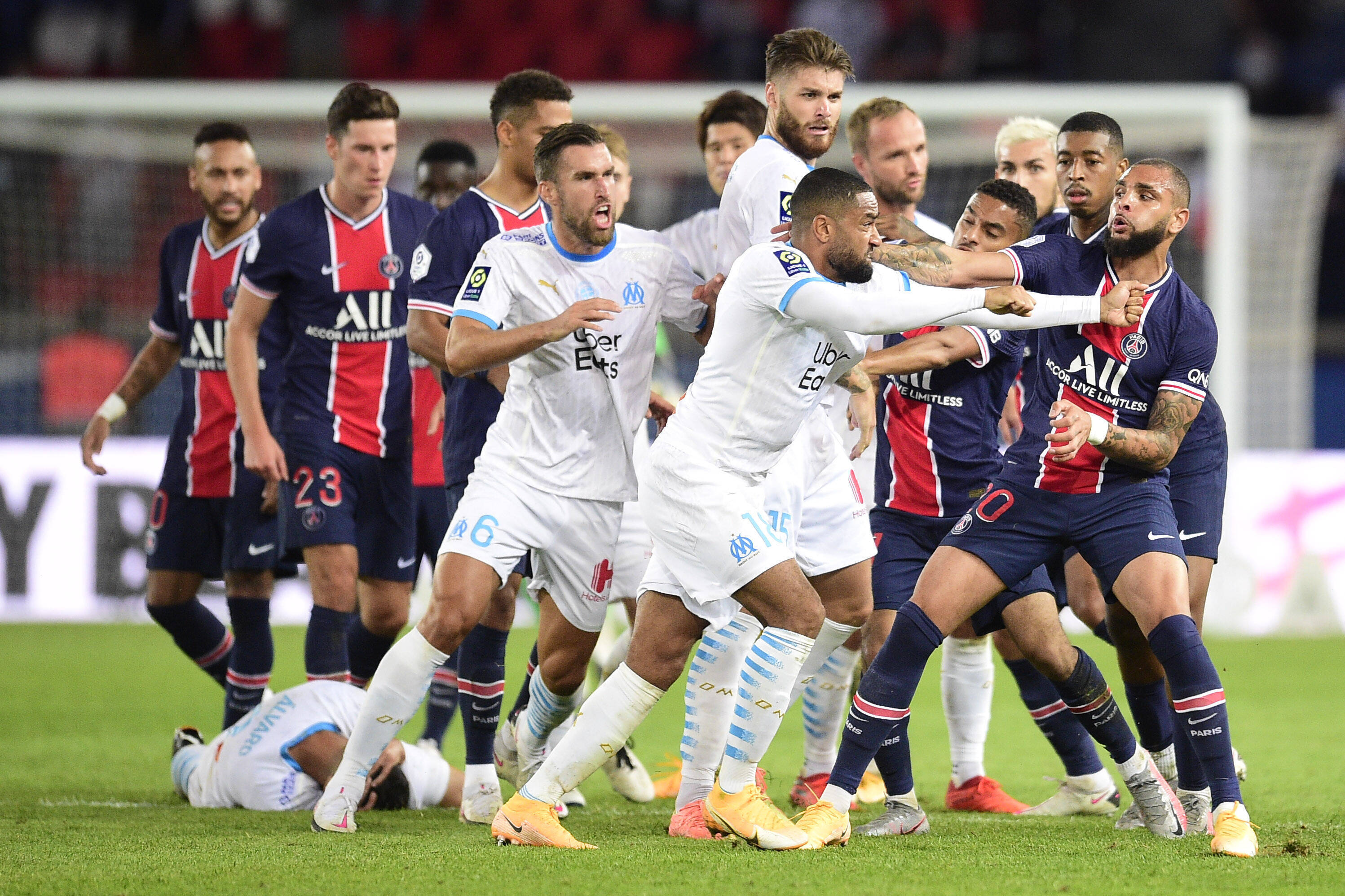 Трое игроков. PSG Squad. Марсель Лербье. Судья Марсель. Матч ПСЖ Марсель просмотр.