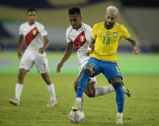 Video: Neymar Dribbles & Toys With Three Preuvian Players