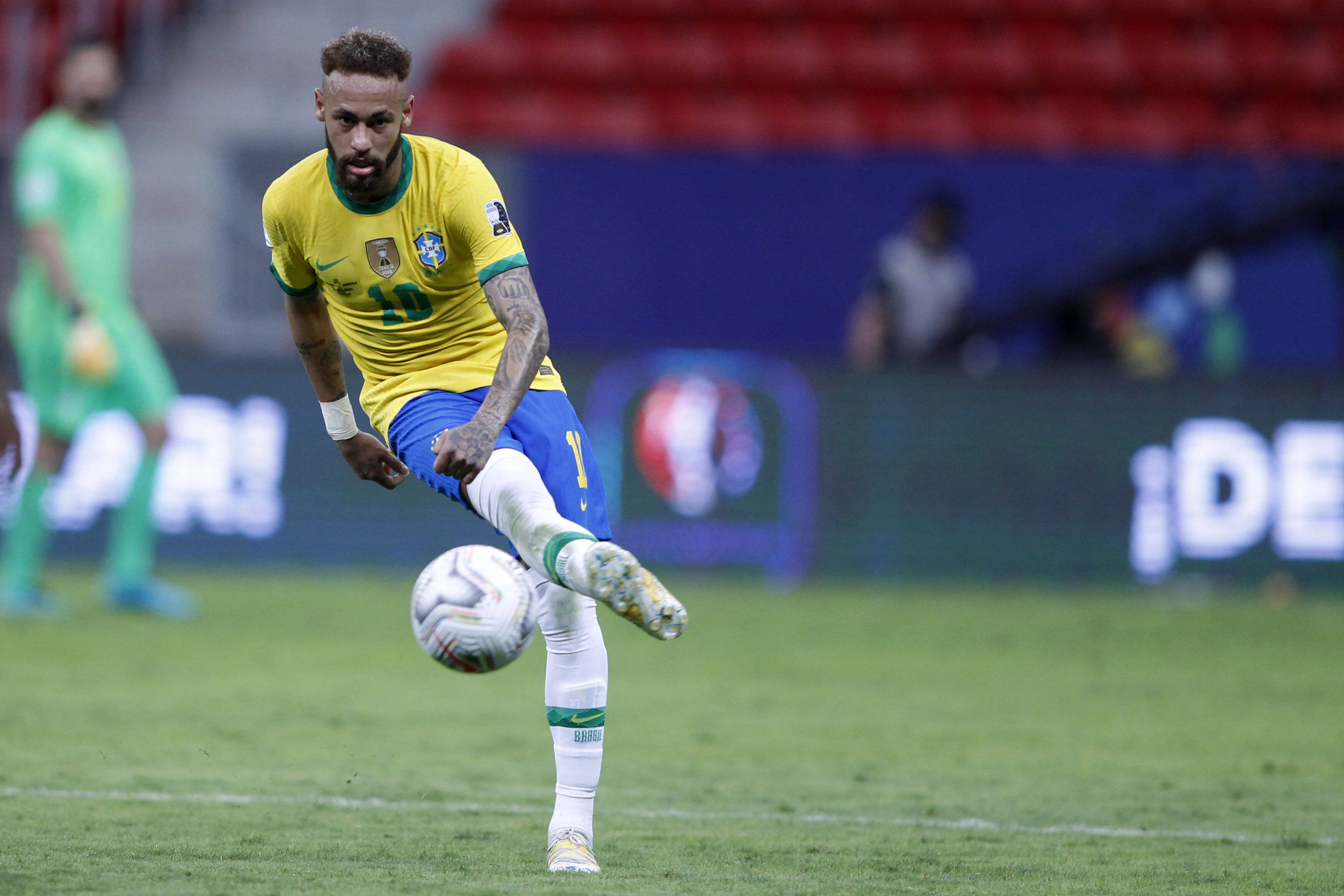 Neymar scores in Brazil's dominant win in France