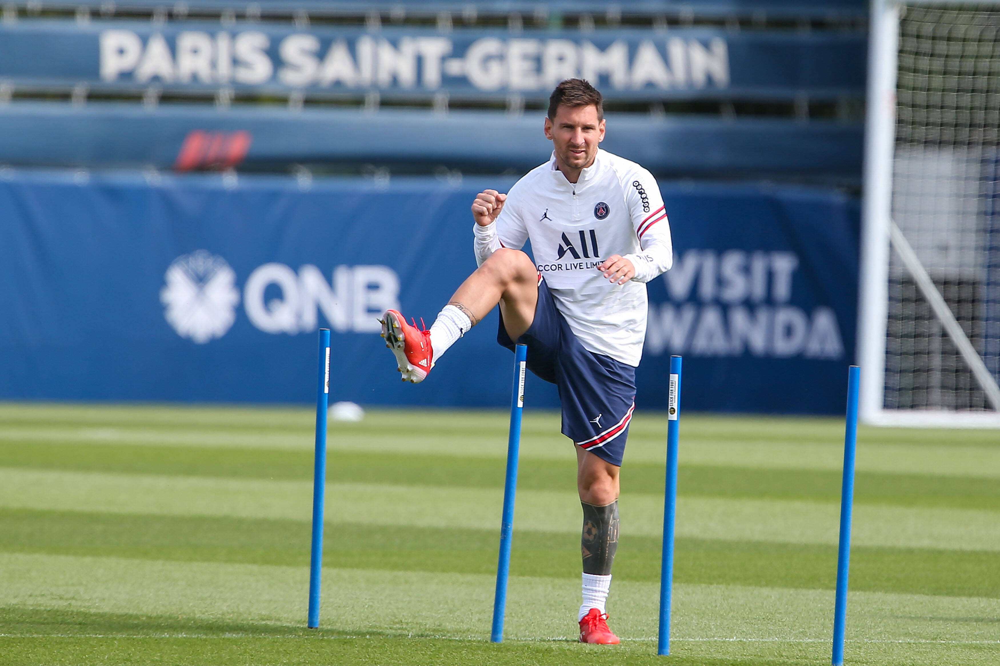 Video Messi, Neymar and Mbappe Feature in Training Ahead of PSGs Champions League Matchup vs