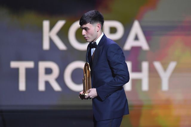 video-pedri-gives-credit-to-messi-after-winning-the-kopa-trophy