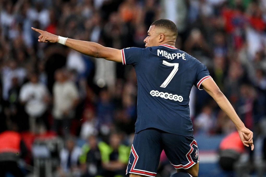 Video: Real Madrid Fans Burn Kylian Mbappe Jersey Following Snub