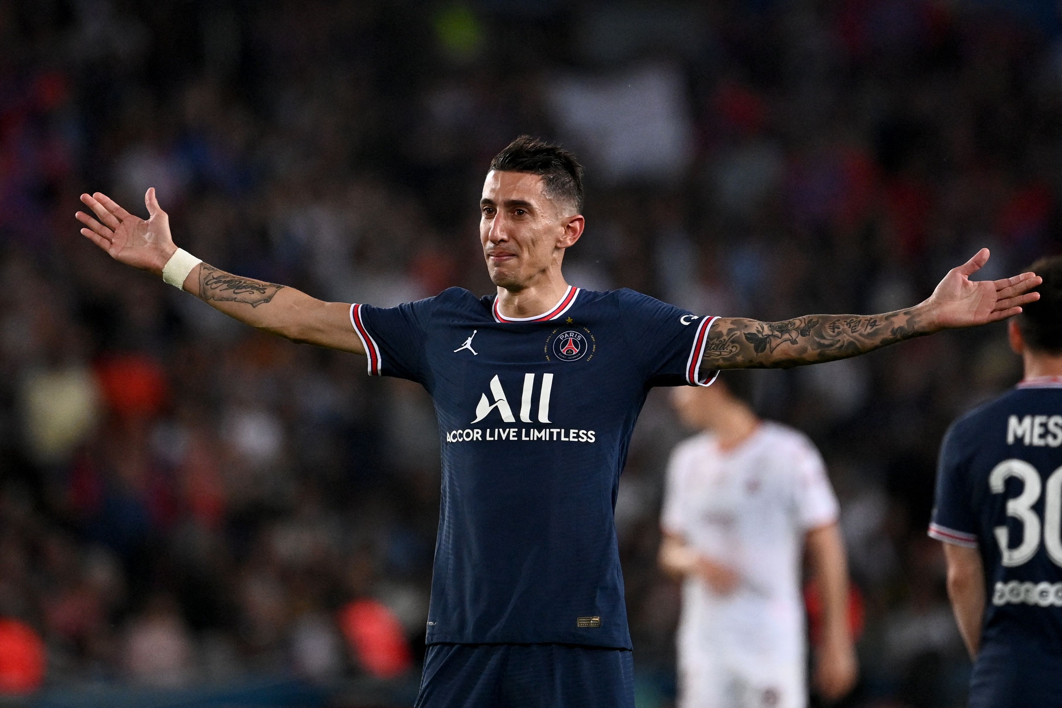 Angel Di Maria Asks Lionel Messi To Request the Number 10 Shirt From Neymar  at Paris Saint Germain