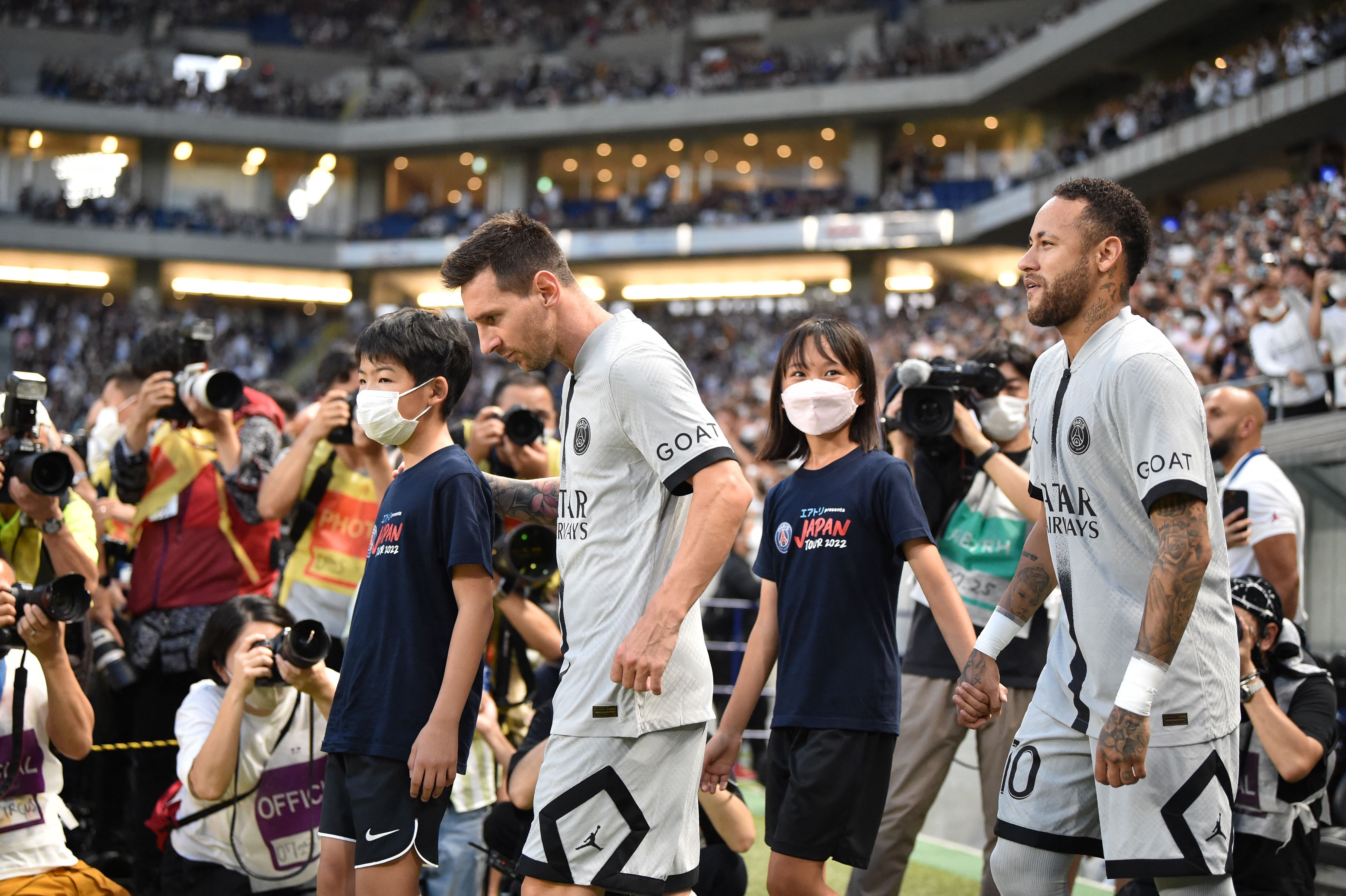 Lionel Messi wears no.10 for PSG as Neymar reverts to No.11 - Futbol on  FanNation