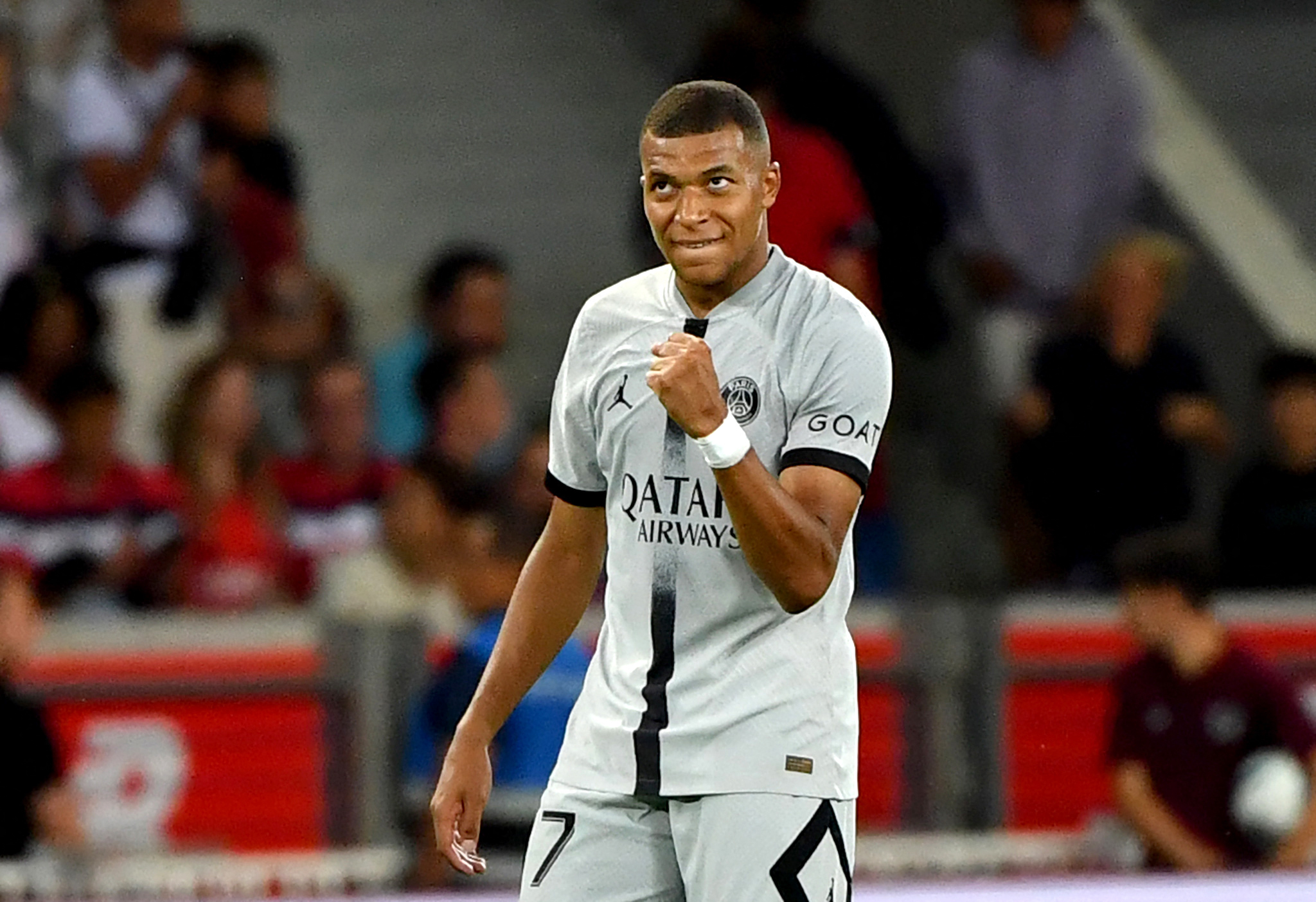 PSG bate Stade Reims com hat-trick de Kylian Mbappé