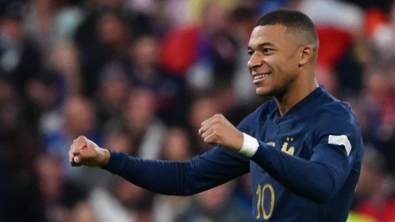 Kylian Mbappé - Blessed 🙏🏽💙 Équipe de France de Football