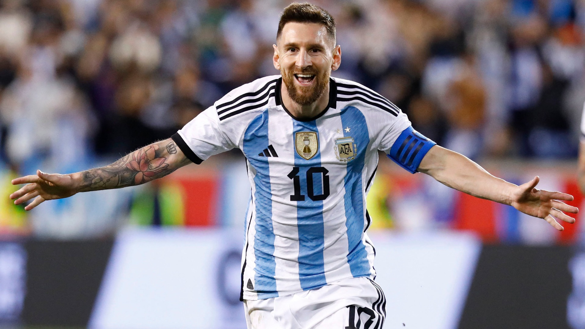 Messi scores brace with his right foot for the first time since 2015