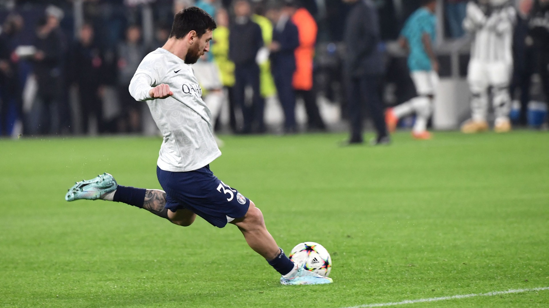 Lionel Messi returns to Paris Saint-Germain training after Argentina's  World Cup victory