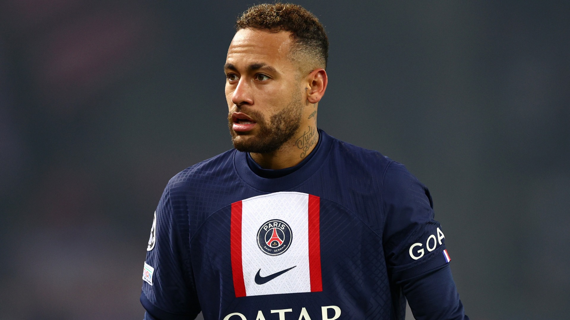 English Football Pundit Warns Chelsea of Not Pursuing Neymar