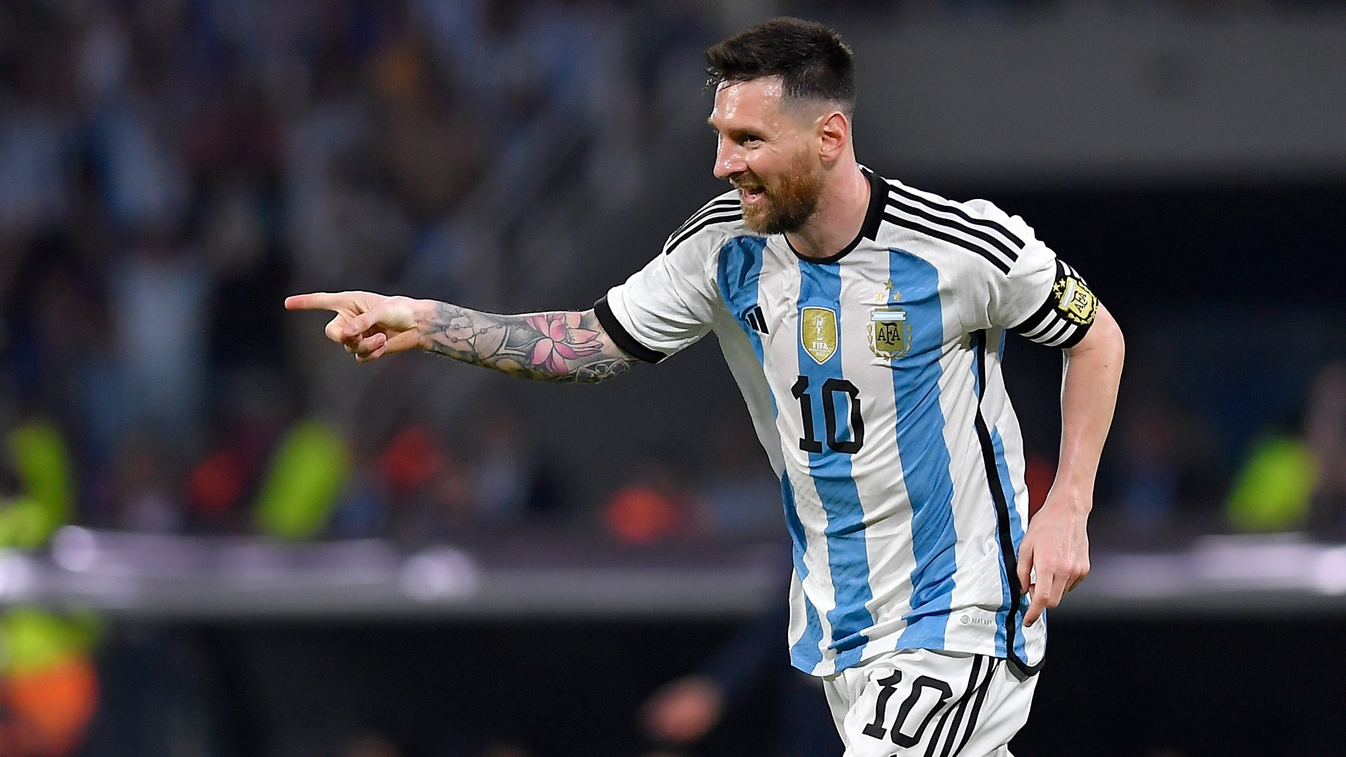 WATCH Nicolas Otamendi gets Lionel Messi World Cup trophy tattoo  and the  PSG star LOVES it  Goalcom India