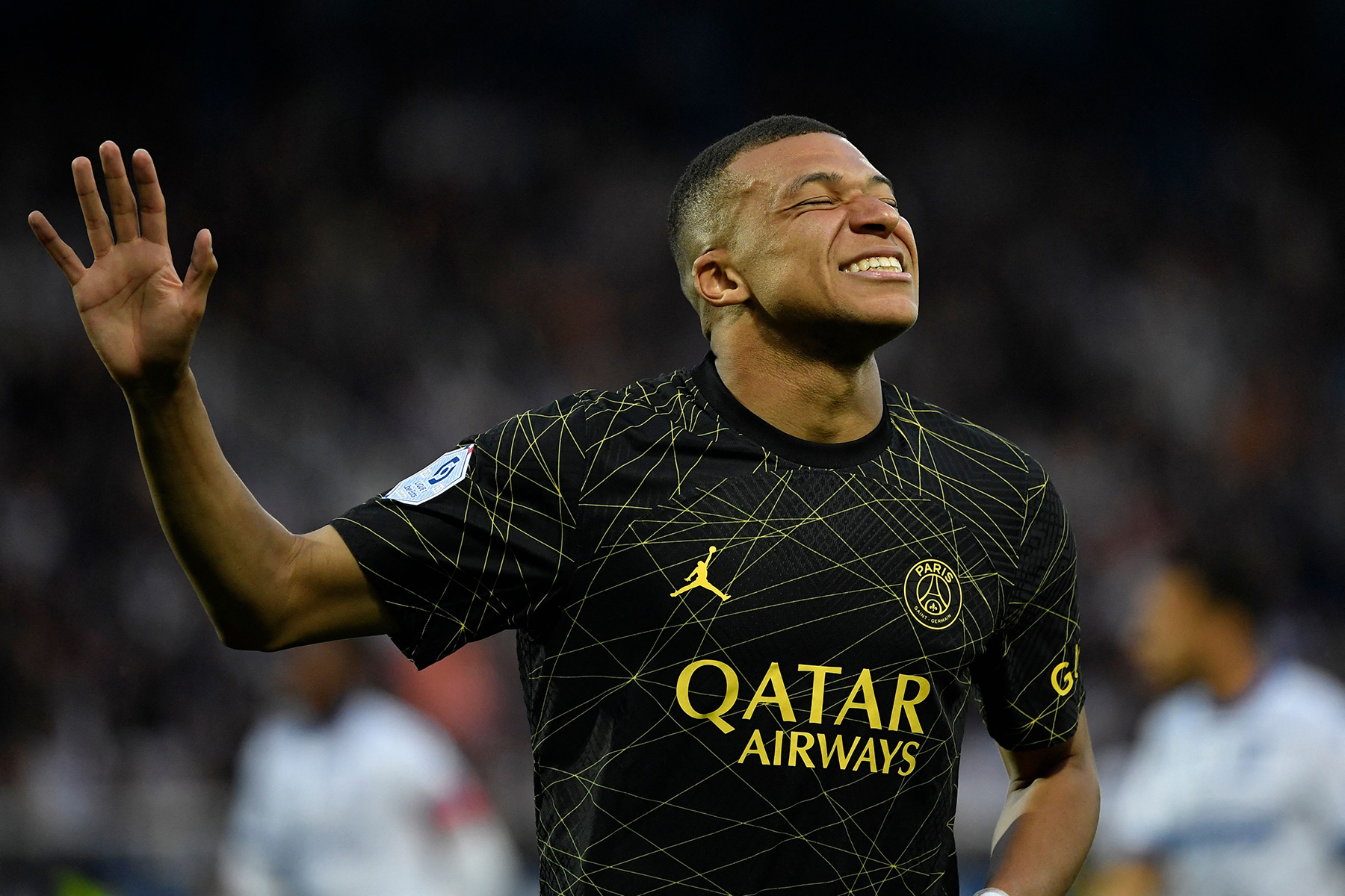 PSG no longer selling Mbappé's jersey as player continues to train