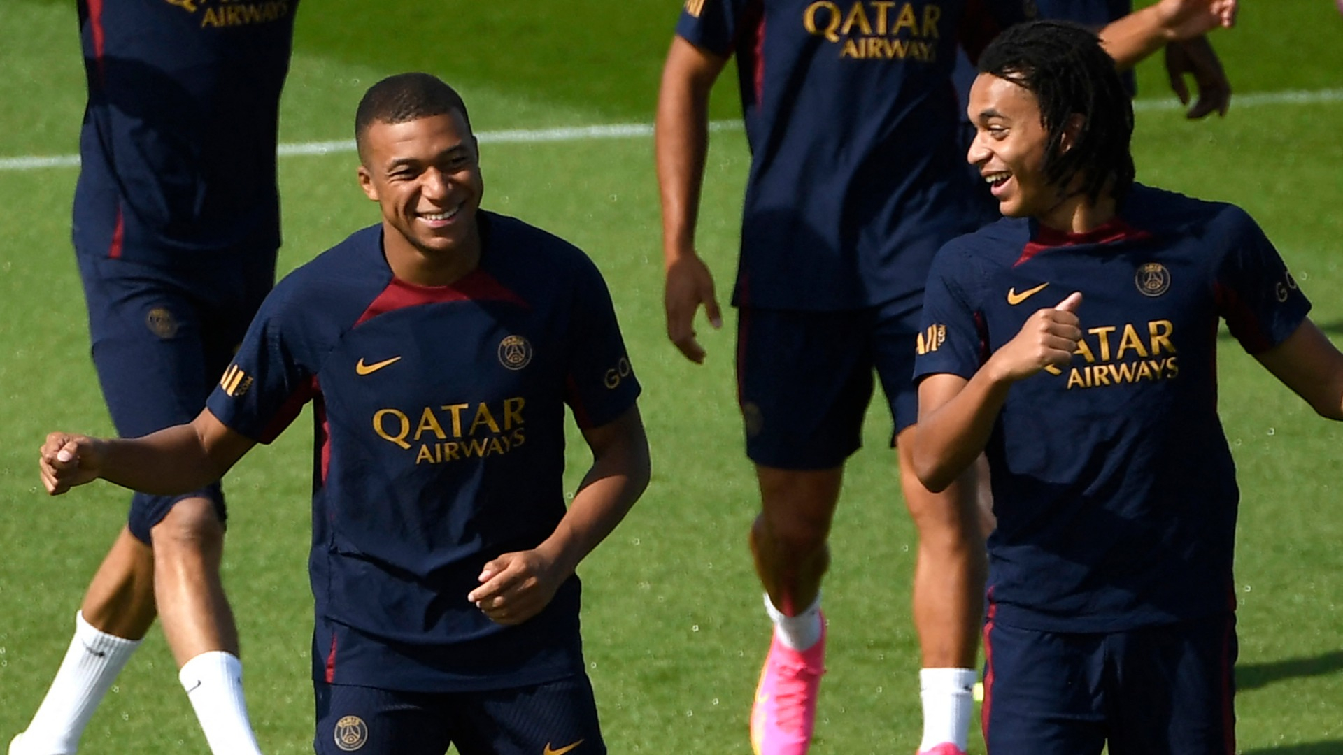 Quem é Ethan Mbappé, que entrou em campo com Neymar nesta quinta (3/8)?