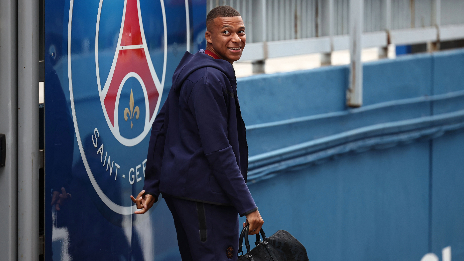 Lens-PSG preview: Mbappé smiling despite World Cup hurt