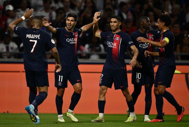 Paris Saint-Germain celebrate against Lyon