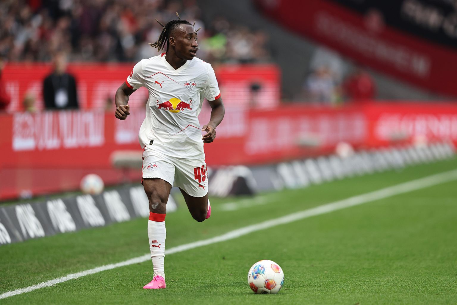 Premier League teams put pressure on PSG over €110m deal