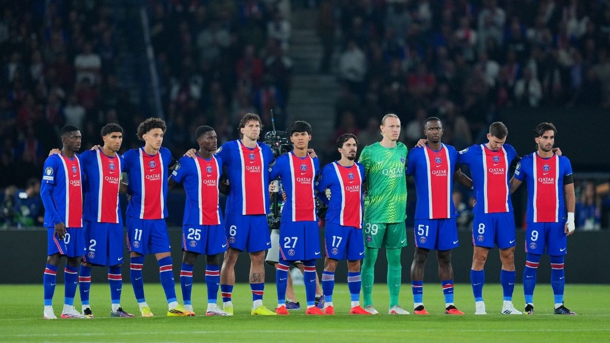 PSG line up generic for a match.