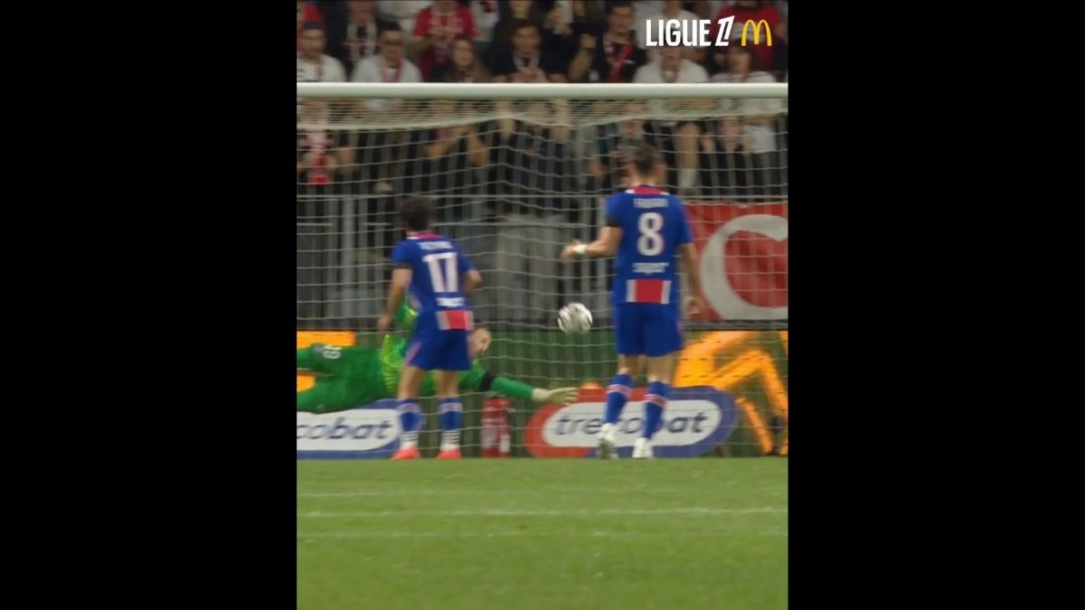 Safonov makes an amazing save.